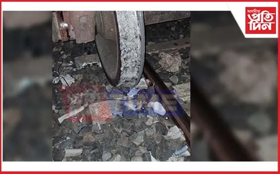 চন্দ্ৰপুৰত মালবাহী ৰে'লগাড়ীৰ লাইচ্যুত : উজনি লৈ যাতায়ত কৰা সকলোবোৰ ৰে'লগাড়ীৰ চলাচল বন্ধ 