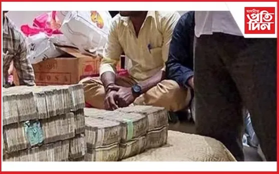 লোকায়ুক্তৰ অভিযান : ১৩চৰকাৰী বিষয়াৰ পৰা উদ্ধাৰ ৩ কেজি সোণ, ২৫ লাখৰ হীৰা...