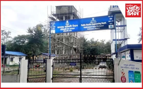 পৰিস্কাৰ-পৰিচ্চন্নতাৰ নিদৰ্শন দেখুৱাইছে এটি চৰকাৰী কাৰ্যালয়ৰ কৰ্মচাৰীয়ে