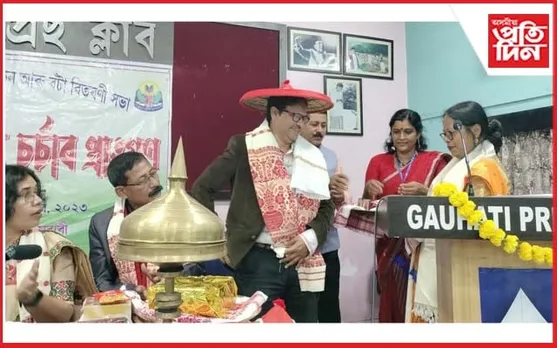 গুৱাহাটী প্ৰেছ ক্লাৱত কুঁহিপাতৰ দ্বিতীয় দ্বি-বাৰ্ষিক অধিৱেশনত ১০খনকৈ গ্ৰন্থ উন্মোচন 