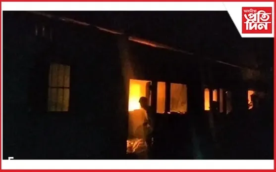 বিশ্বনাথৰ ধুলি চাহ বাগিছাৰ ২ নং লাইনত অগ্নিকাণ্ড: ভস্মীভূত দুটা লাইন কোৱাৰ্টাৰ