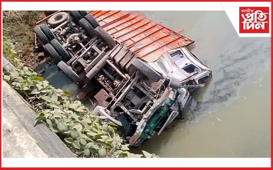 নিয়ন্ত্ৰণ হেৰুৱাই দলঙৰ তলত পৰিল ট্ৰাক