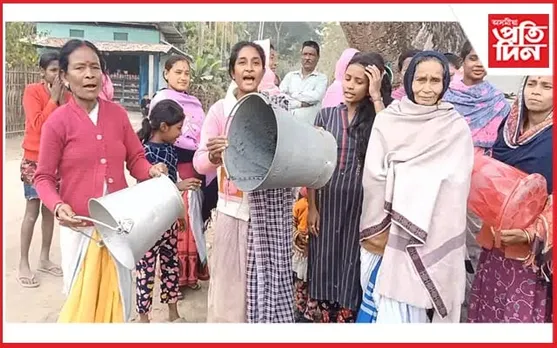  বাল্টি-কলহ বজাই প্ৰতিবাদ কাজিৰঙাৰ পিলখানাৰ একাংশ মহিলাৰ