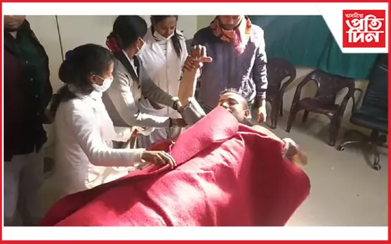 কাজিৰঙাত অঘটনঃ হেণ্ডকাফসহ লুইতত জাপ দি পলায়ন দুধৰ্ষ চিকাৰীৰ, দুই আৰক্ষীয়েও জপিয়ালে ব্ৰহ্মপুত্ৰত