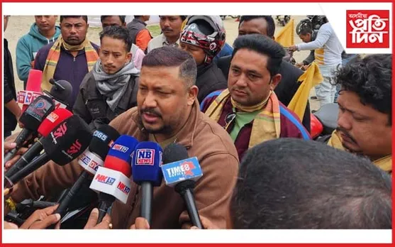 জনজাতিকৰণ আৰু স্বায়ত্ত্ব শাসনৰ দাবীত সদৌ তাই আহোম ছাত্ৰ সন্থাৰ প্ৰতিবাদ...