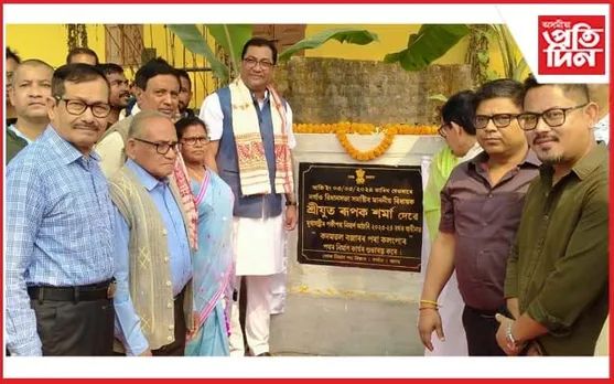  নগাঁও-বটদ্ৰৱা সমষ্টিত বিধায়ক ৰূপক শৰ্মাৰ ১০ টাকৈ পথৰ আধাৰশিলা স্থাপন... 