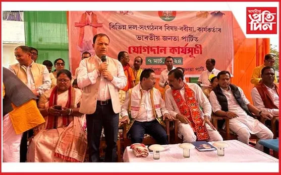 মঙলদৈত ভালেসংখ্যক লোকে পিন্ধিলে গেৰুৱা বসন