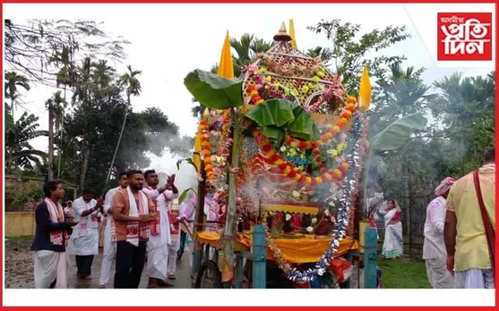 প্ৰতিকূল বতৰকো নেওচি  দৌল উৎসৱৰে উখল মাখল  জামুগুৰি 