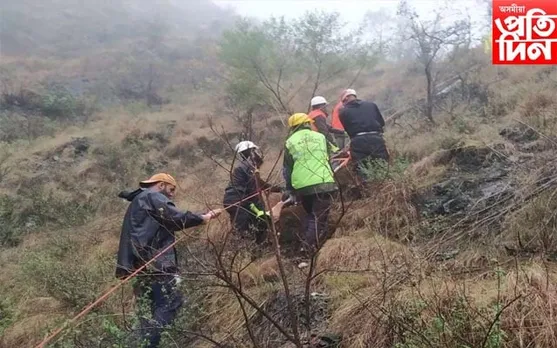 জম্মু-শ্ৰীনগৰ ৰাষ্ট্ৰীয় ঘাইপথৰ পৰা দ' খাৱৈত পৰিল বাহন, ১০ জন নিহত