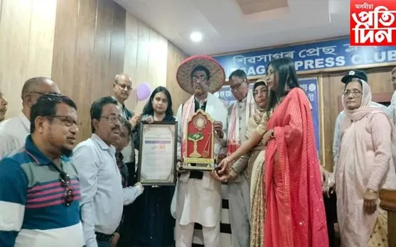 শিৱসাগৰত অনাতাঁৰ ইদুল  আলী আহমেদক  জিকিৰ সাধনা বটাঁ-২০২৪ প্ৰদান