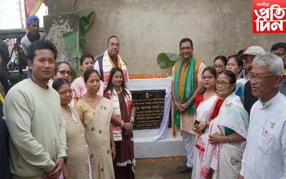 নগাঁৱত দুটা দিনত ৩৮টাকৈ পথ আৰু  নলাৰ আধাৰশিলা স্থাপন বিধায়ক ৰূপক শৰ্মাৰ 