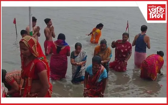 অশোকাষ্টমীত শিলঘাটত প্ৰাতঃস্নানৰ উদ্দেশ্যে ভক্তৰ ভিৰ