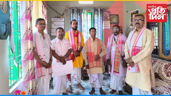 ঘিলামৰাত ইংগিত আৰু অসম নাট্য সন্মিলনৰ তৰফৰ পৰা কেইবাগৰাকীও ব্যক্তিৰ সম্বৰ্ধনা...