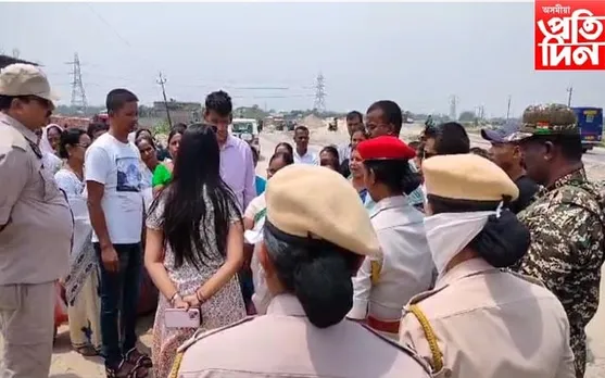 বিশ্বনাথৰ মাজবাঘমৰাত ১৫ নং ৰাষ্ট্ৰীয় ঘাইপথ আবৰোধ স্থানীয় ৰাইজৰ