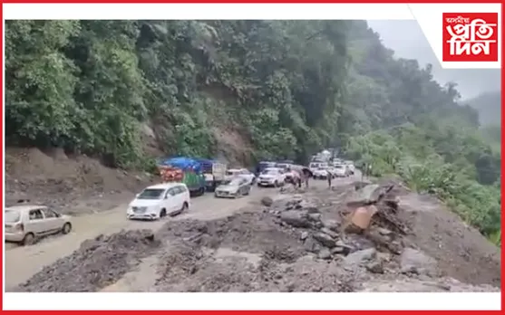 মেঘালয়ত ভূমিস্খলনঃ উটুৱাই নিয়ে ৬নং ৰাষ্ট্ৰীয় ঘাইপথৰ বৃহৎ অংশ