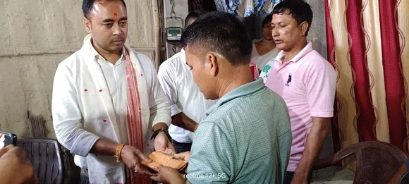 ধেমাজিৰ সমাজকৰ্মী নন্দিগিৰি ভূঞাৰ মহানুভৱতা...