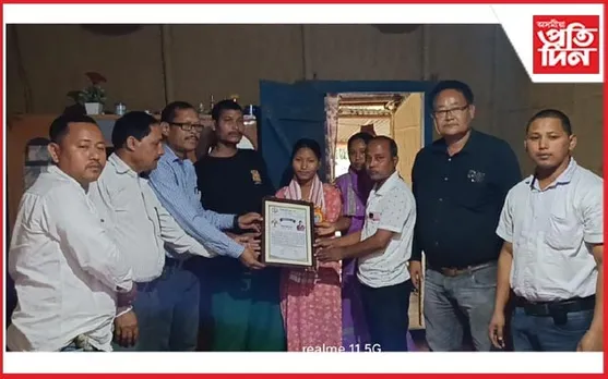 মেধাৱী ছাত্ৰী প্ৰতীক্ষা গগৈক উৰিয়ামঘাট প্ৰেছ ক্লাৱ আৰু শাখা সাহিত্য সভাৰ সম্বৰ্ধনা...