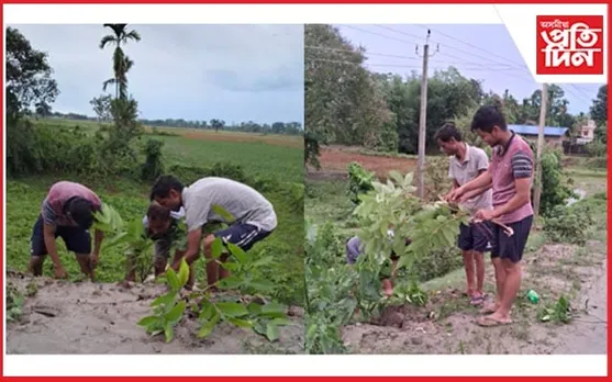 বটদ্ৰৱা থানলৈ অহা তীৰ্থযাত্ৰীক ছাঁ দিবলৈ  গছপুলি ৰোপণ ৰাইডঙীয়াৰ যুৱকৰ 