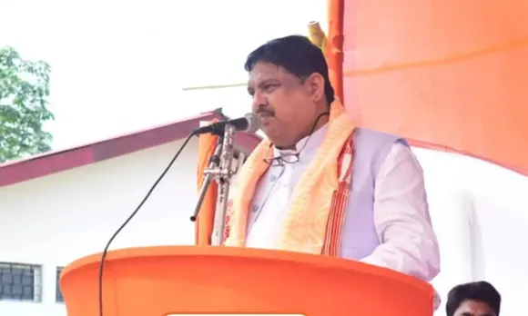 ধুবুৰীত আগবাঢ়ি আছে ৰকিবুল! শুকুৰ আলীয়ে পাইছে কিমান ভোট...