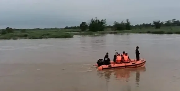 ঘিলামৰাত  চামপৰা নৈৰ বুকুত এজন ব্যক্তি সন্ধানহীন...
