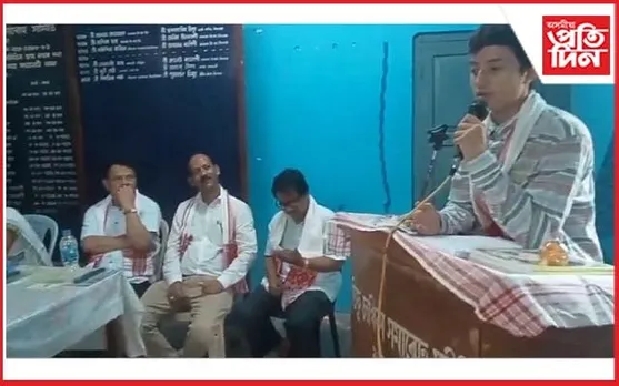 ডিফু লেখিকা সমাৰোহ সমিতিৰ সৌজন্যত ৰশ্মি ক্ৰপী সোঁৱৰণী ন্যাস বঁটা প্ৰদান