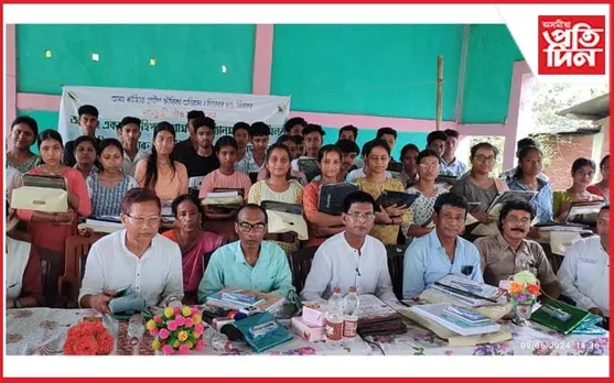 তিতাবৰত কৃতি ছাত্ৰ-ছাত্ৰীক অভিনন্দন অনুষ্ঠান...