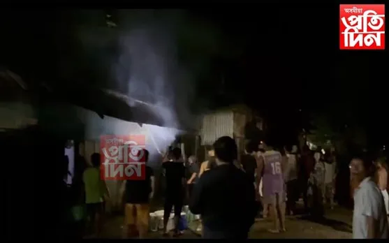অশান্ত মণিপুৰঃ জিৰিবামত ৫ খন দোকানত অগ্নি সংযোগ দুৰ্বৃত্তৰ