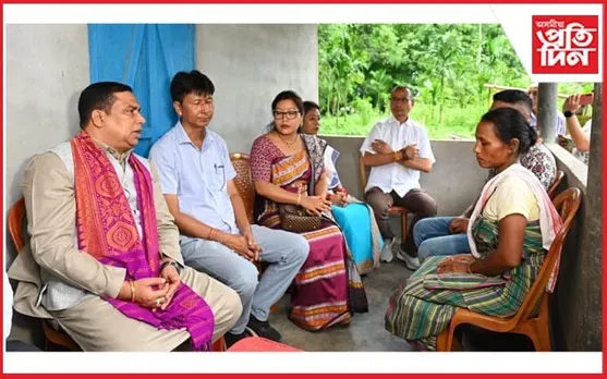 মুখ্যমন্ত্ৰীৰ নিৰ্দেশত দুধনৈত ধৰ্ষণ আৰু হত্যাকাণ্ডৰ বলি হোৱাৰ পৰিয়ালৰ কাষত জয়ন্ত মল্ল বৰুৱা...