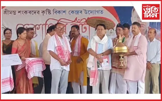 অসম সাহিত্য সভাৰ সভাপতি পদ্মশ্ৰী ড° সূৰ্য্যকান্ত হাজৰিকাক ‘ডেকাগিৰি বঁটা’ প্ৰদান