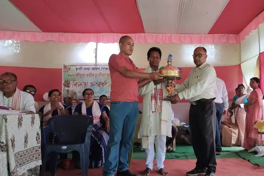 চেনীজান প্ৰাথমিক বিদ্যালয়ৰ প্ৰধান শিক্ষক ৰবীন চুতীয়াক ৰাজহুৱা বিদায় সম্বৰ্ধনা