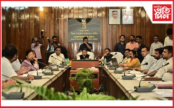 নগাঁও বান পৰিস্থিতি সন্দৰ্ভত বৈঠকত মিলিত পীযুষ হাজৰীকা...