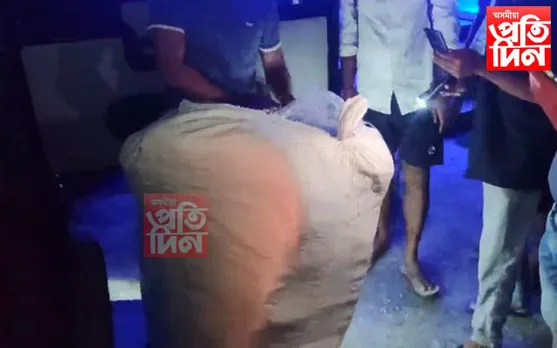 ধুবুৰীত আৰক্ষীৰ অভিযান: বস্তাই বস্তাই মেখেলা চাদৰ জব্দ