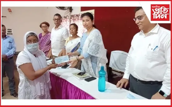 দৰঙৰ ৭ ৰোগীলৈ চেক প্ৰদান 'কৰুণাধাৰা' ৰ দৰং জিলা সহায়ক সমিতিৰ...