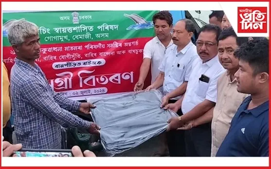 মিচিং স্বায়ত্ব শাসিত পৰিষদৰ উদ্যোগত কেইবাখনো গাঁৱৰ বন্যাৰ্তৰ মাজত সাহায্য প্ৰদান