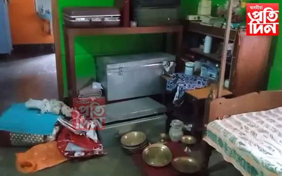 চিচিবৰগাঁৱত চুৰিকাণ্ডঃ খিৰিকীৰ গ্ৰিল ভাঙি চোৰে নিলে ৫ লক্ষাধিক টকাৰ সম্পত্তি...