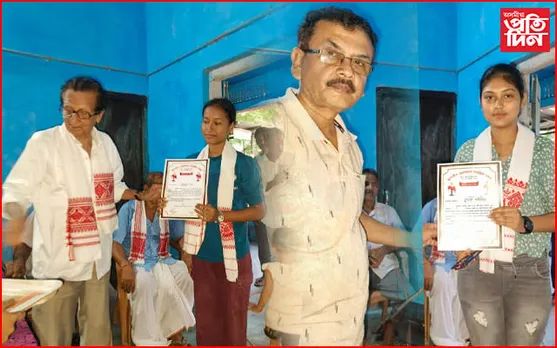 ত্যাগবীৰ হেমবৰুৱা কেন্দ্ৰত কৃৰ্তী শিক্ষাৰ্থীক অভিনন্দন