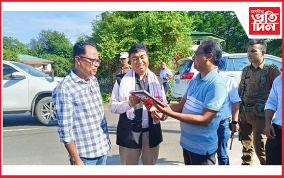 মায়ং গ্ৰাম্য সংগ্ৰহালয় আৰু গৱেষণা কেন্দ্ৰত  সাংসদ ৰামেশ্বৰ তেলী