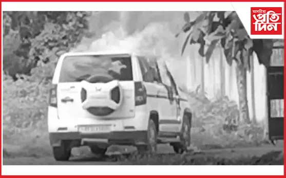 বিশ্বনাথ মহাবিদ্যালয়ৰ চৌহদত দাও দাওকৈ জ্বলিল ৰখাই থোৱা বাহন