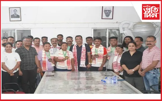 নগাঁও জিলাৰ চাহ বাগিচাসমূহৰ শ্ৰমিকৰ আগন্তুক দূৰ্গা পূজাৰ বোনাচ সন্দৰ্ভত আলোচনা...