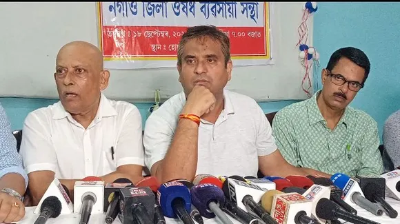 ন’ ডিছকাউন্ট : ৰাইজৰ তীব্ৰ প্ৰতিক্ৰিয়াৰ পাছতে ৰং সলনি কৰিছে নগাঁৱৰ ঔষধ ব্যৱসায়ী সন্থাই