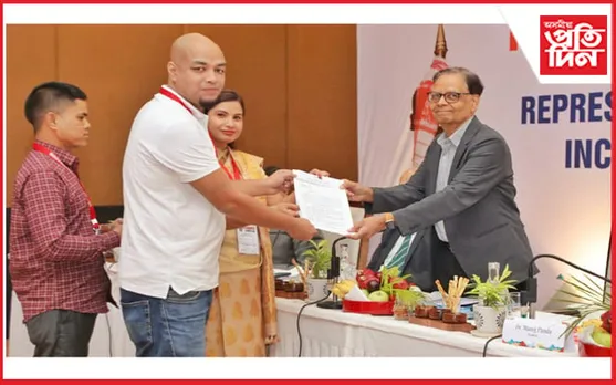 অসমক বিশেষ ৰাজ্যৰ মৰ্যাদা প্ৰদানৰ দাবীৰে ষষ্ঠদশ বিত্ত আয়োগলৈ আপৰ স্মাৰক পত্ৰ