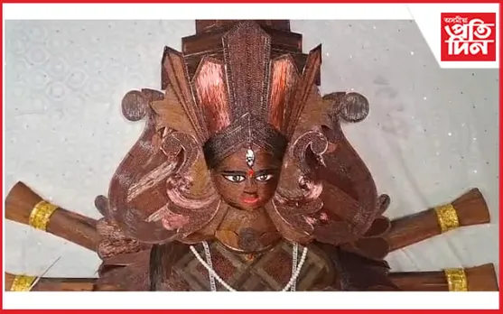 ধুবুৰীত চাৰ্টৰ বুটাম আৰু পেলনীয়া কাৰ্বন কপাৰেৰে নিৰ্মাণ মা দুৰ্গাৰ প্ৰতিমূৰ্তি...