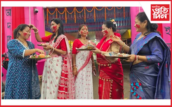 চিদলীৰ ঐতিহাসিক দুৰ্গা পূজা মণ্ডপত মহিলা সকলৰ পৰম্পৰাগত সেন্দুৰ খেল...
