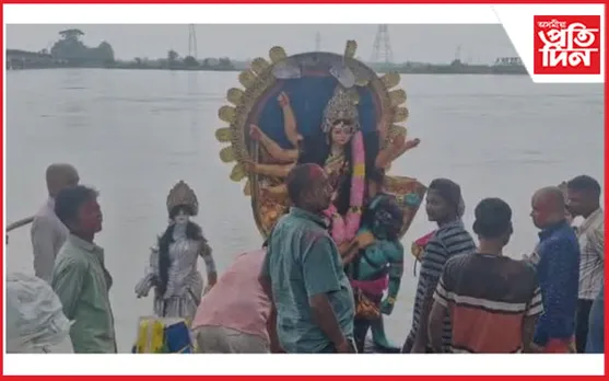 জীয়াভৰলী নদীৰ ঘাটত দুৰ্গা দেৱীৰ প্ৰতিমা বিসৰ্জন