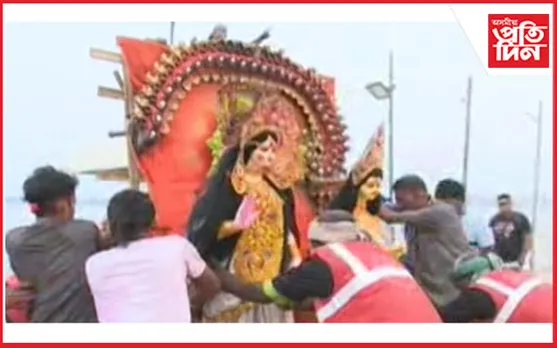 ঘোঁৰাত উঠি দেৱীৰ কৈলাসলৈ গমন : ৰাজ্যৰ বিভিন্ন প্ৰান্তত প্ৰতিমা বিসৰ্জন