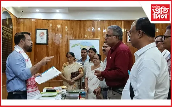 অসম ৰাজ্য ভাষা আইন ১৯৬০ প্রয়োগৰ দাবীত মুখ্যমন্ত্ৰীলৈ স্মাৰক পত্ৰ...