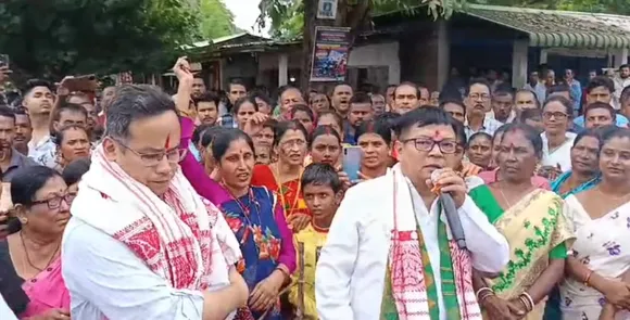 উপ নিৰ্বাচন : বিহালীত গৌৰৱ গগৈ আৰু দেৱব্ৰত শইকীয়াৰ বিশাল ৰোড শ্ব'