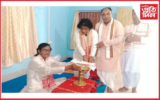 বৰপেটা সত্ৰৰ বুঢ়া সত্ৰীয়াক মধুপুৰ সত্ৰৰ সম্বৰ্ধনা