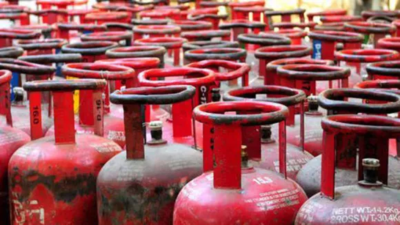 পেট্ৰ’ল-ডিজেল আৰু ৰন্ধন গেছ নাটনি, ৰাইজৰ হাহাকাৰ