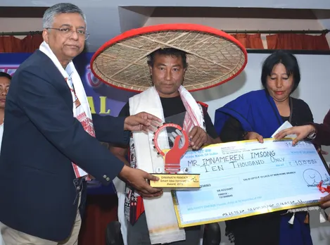 নাগালেণ্ডৰ উদ্ভাৱক ‘ইমনাৰেং ইম’চং’ক ‘দীননাথ পাণ্ডে স্মাৰ্ট ইন’ভেছন বঁটা’ প্ৰদান